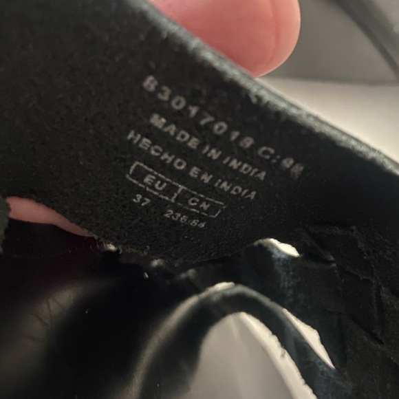 Mango women's 6.5 flat black leather woven strappy sandals EUC - Picture 8 of 11